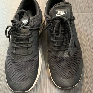 Nike Thea